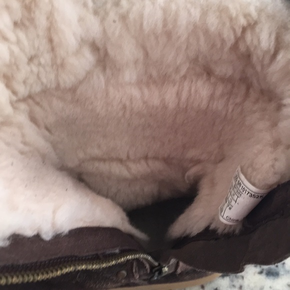 Girls Ugg Boots - Picture 5 of 7